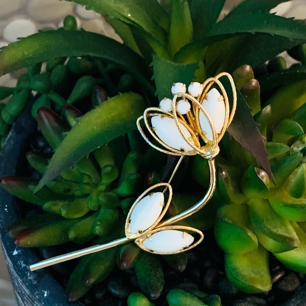 BCH11- Napier Vintage Gold Flower Brooch